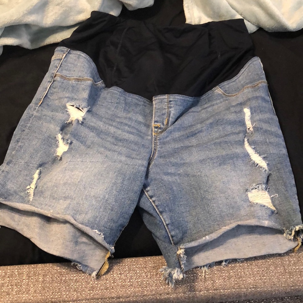 Maternity distressed Bermuda shorts